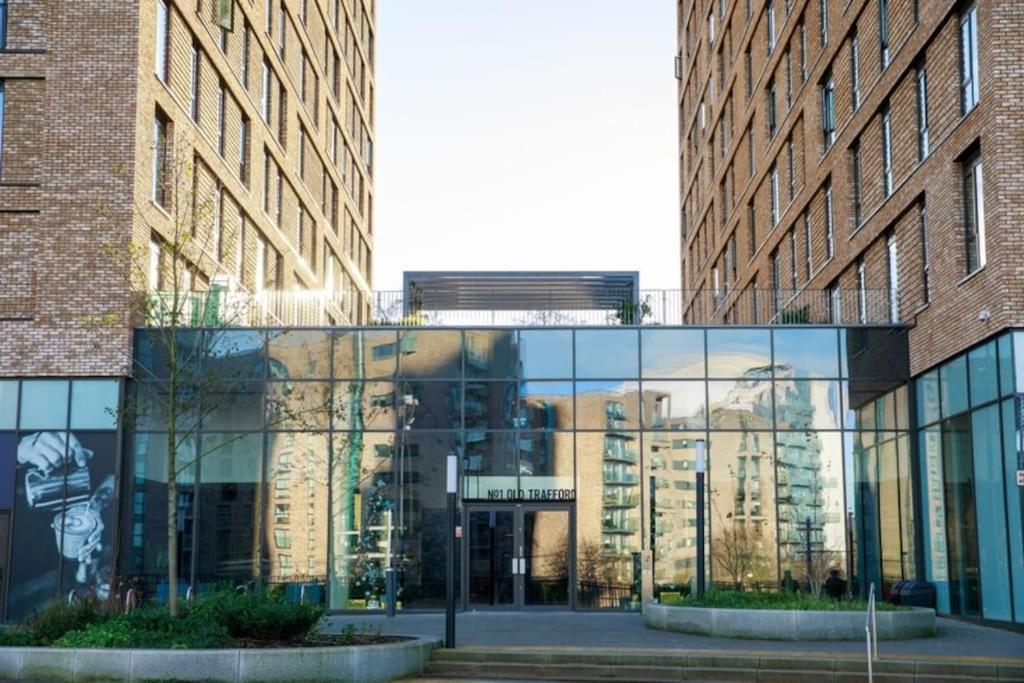 Modern Trafford 1Br Apartment-Free Parking-Cinema Room Manchester Exteriér fotografie