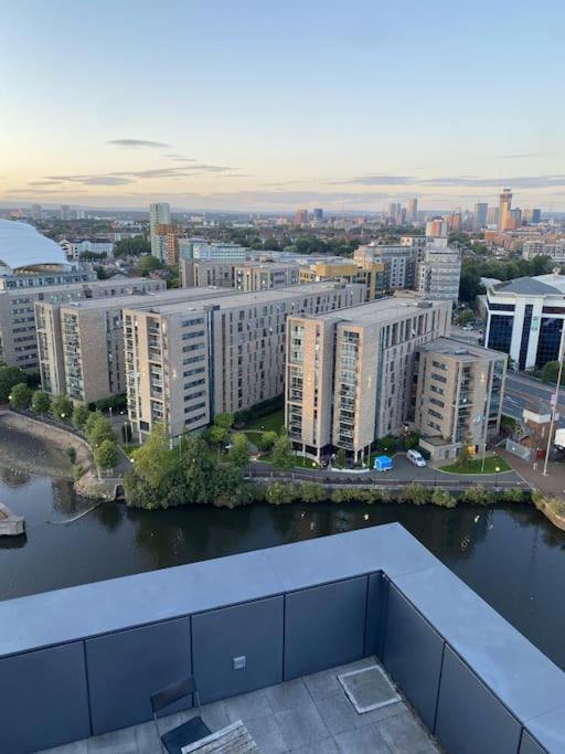 Modern Trafford 1Br Apartment-Free Parking-Cinema Room Manchester Exteriér fotografie
