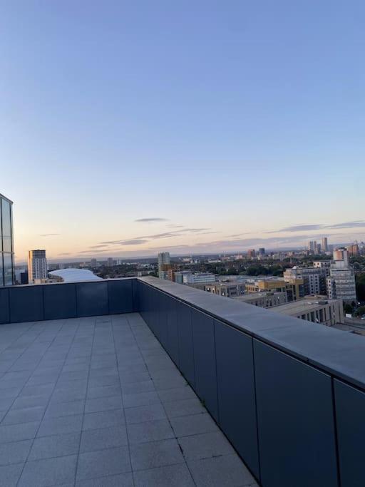 Modern Trafford 1Br Apartment-Free Parking-Cinema Room Manchester Exteriér fotografie